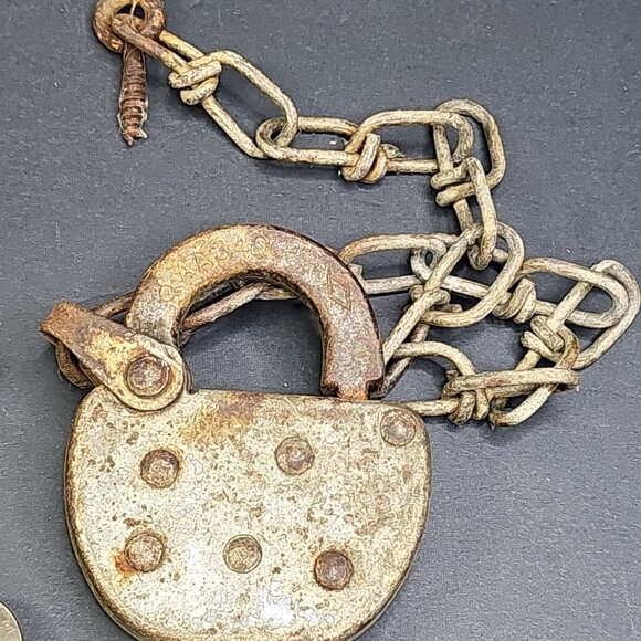 Vintage CPR Railroad Locks Made In Canada With Chains And Key READ - Picture 7 of 11